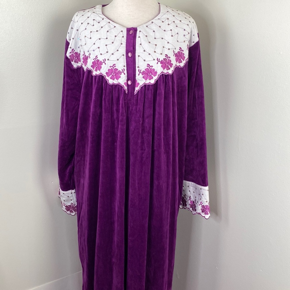 Vintage Bathrobe Purple Velvet Robe With White Embroidered Collar & Cuffs XXL